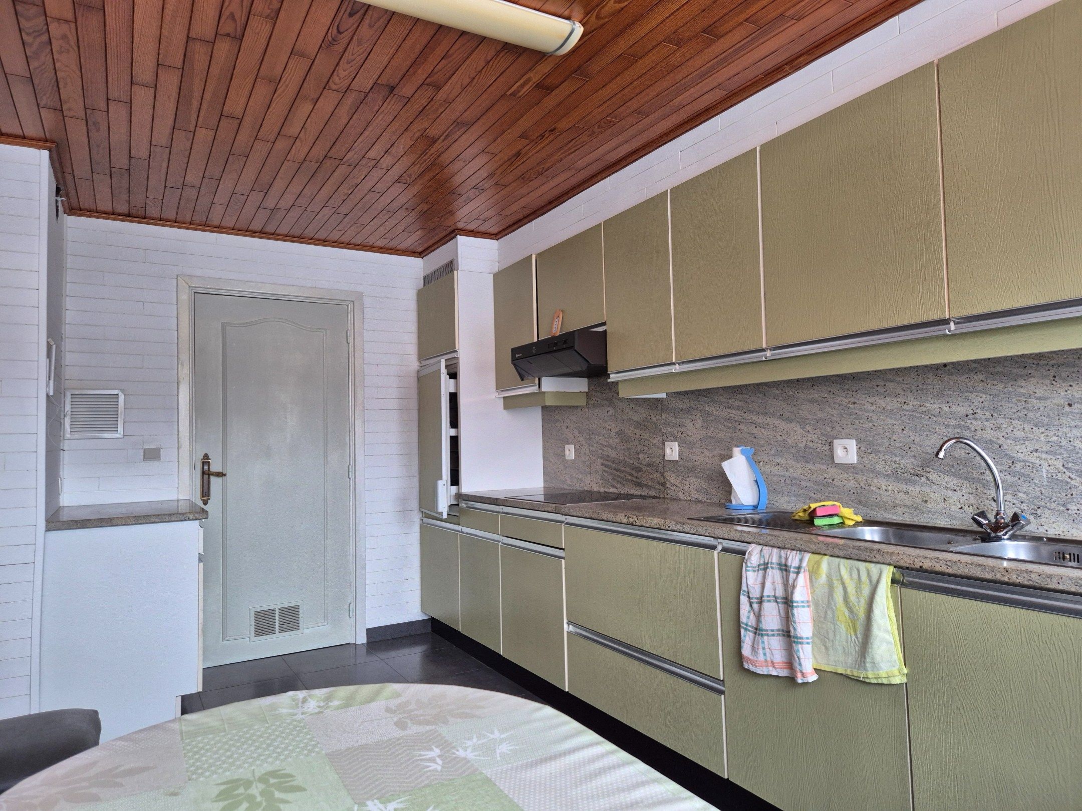 Woning met garage en tuin foto 9