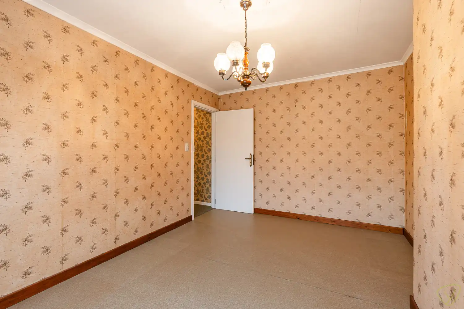 Ruime woning met een gunstige ligging te Eeklo! foto 16