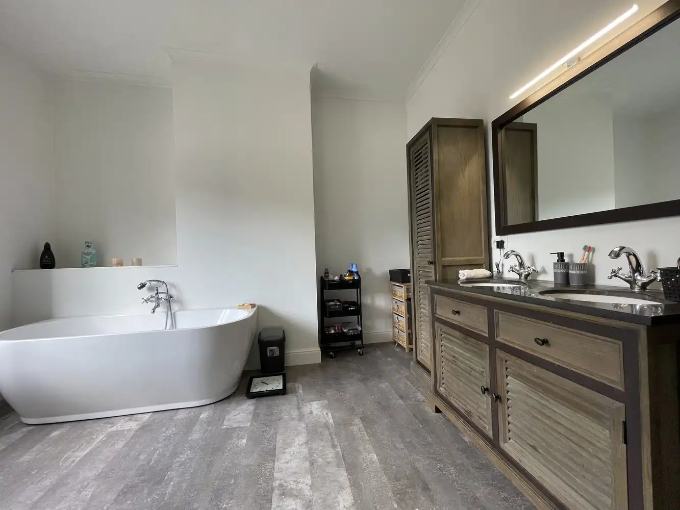 Unieke gerenoveerde woning met 5 slaapkamers en bureau foto 22