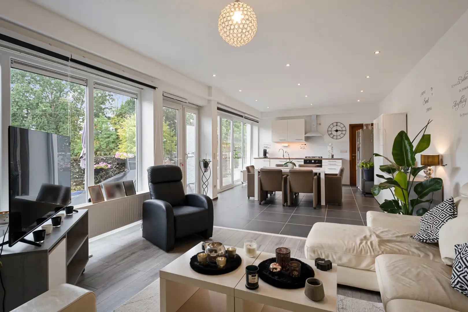 Gelijkvloers appartement met voortuin en privéparking in Diest foto 11