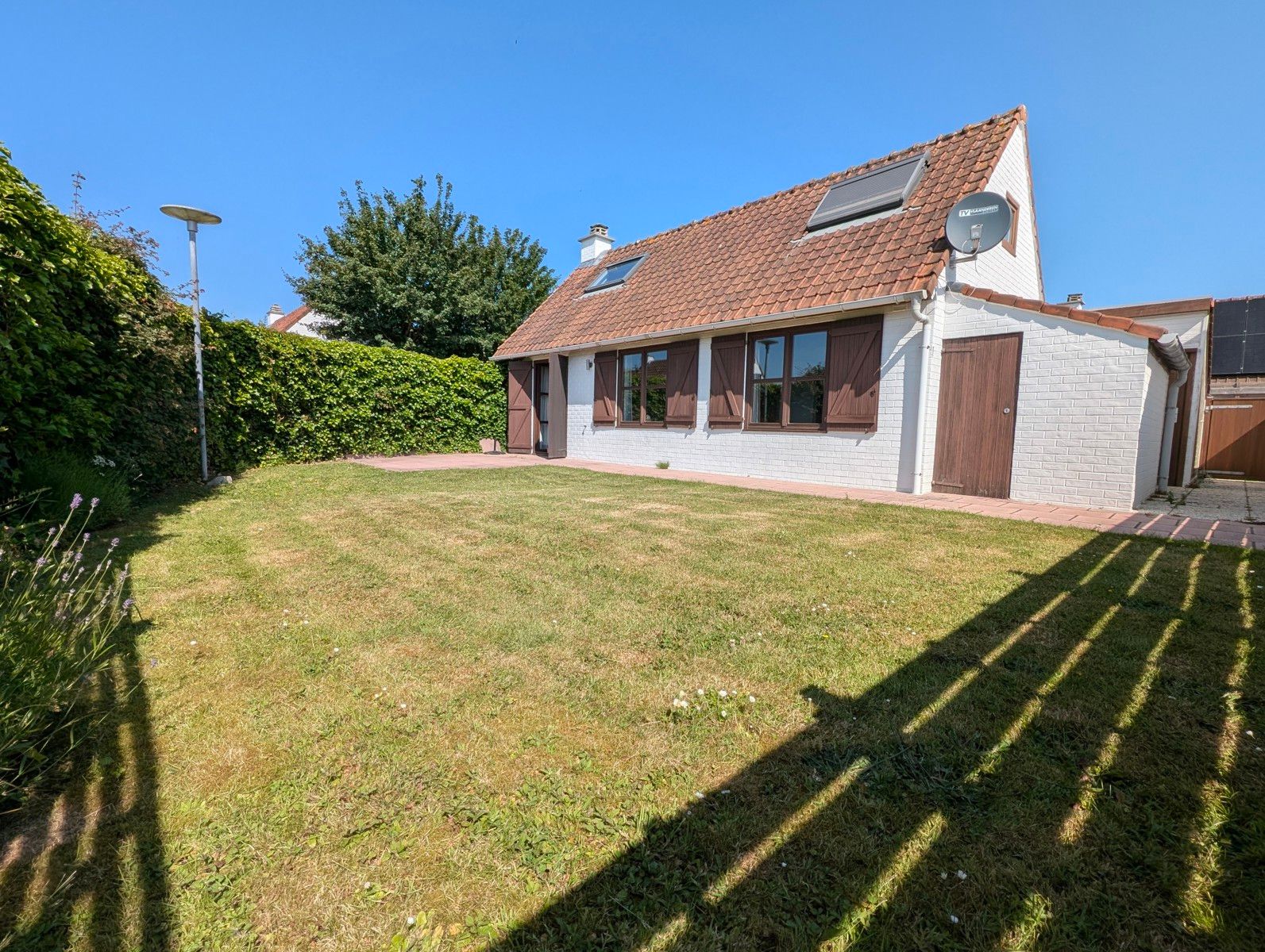 Volledig gerenoveerd vissershuis in Duinhoek II – 3 slaapkamers & topligging bij zee foto {{pictureIndex}}