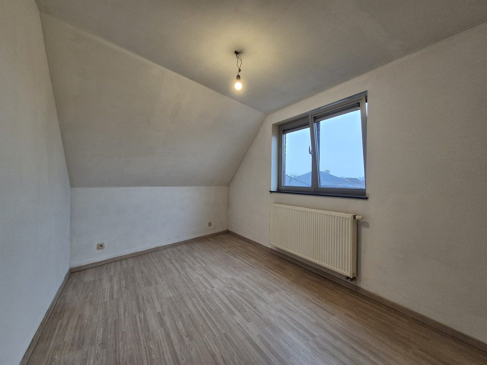 Rustig gelegen woning met tuin en garage. foto 23