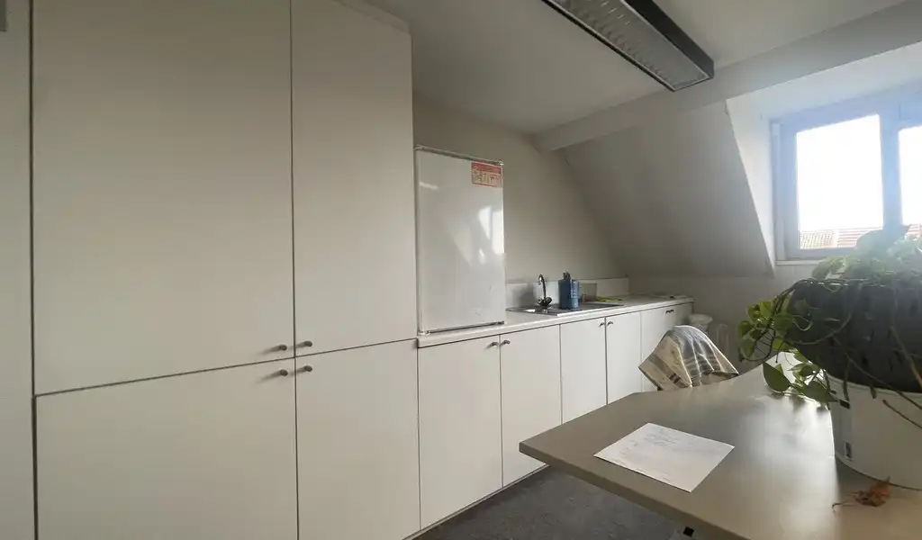 Handelspand te huur in het commercieel centrum van Schoten foto 17