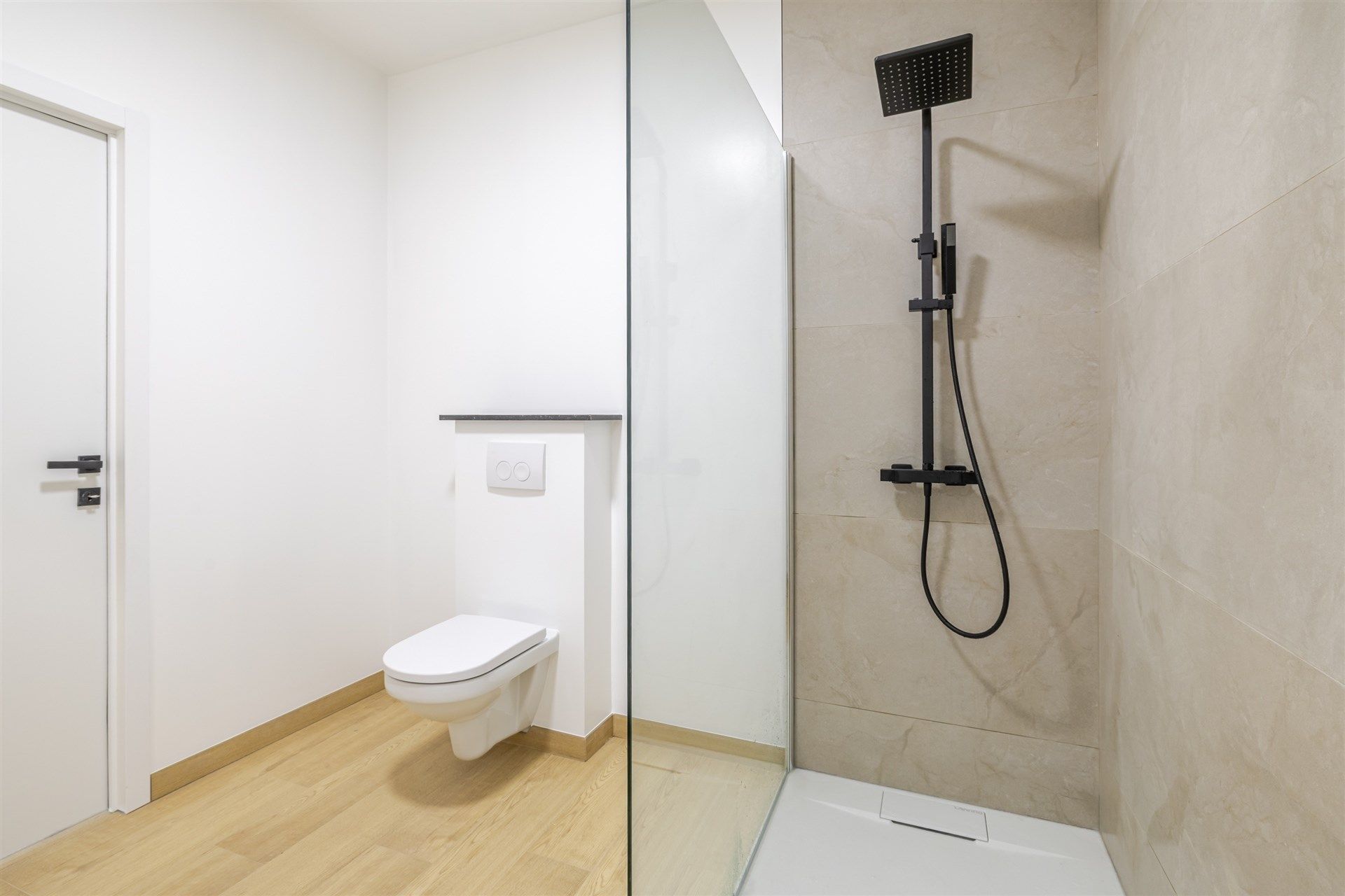 Subliem gerenoveerde woning met 3 slks en tuin foto 9