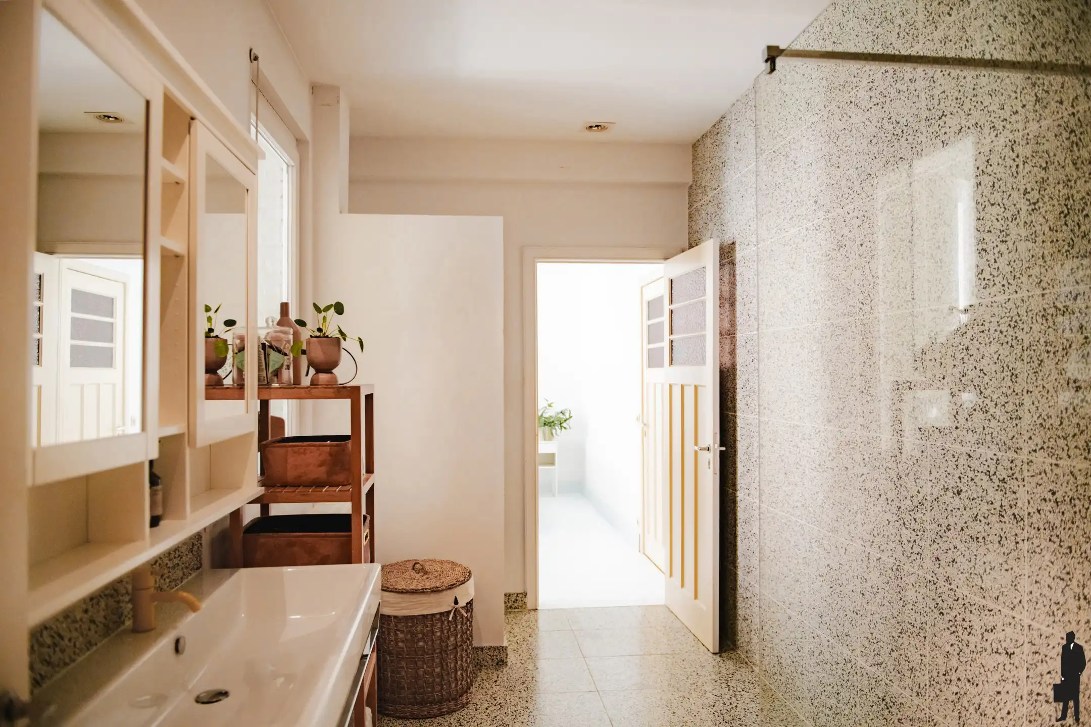 Ruim gelijkvloers appartement met tuin op toplocatie foto 18