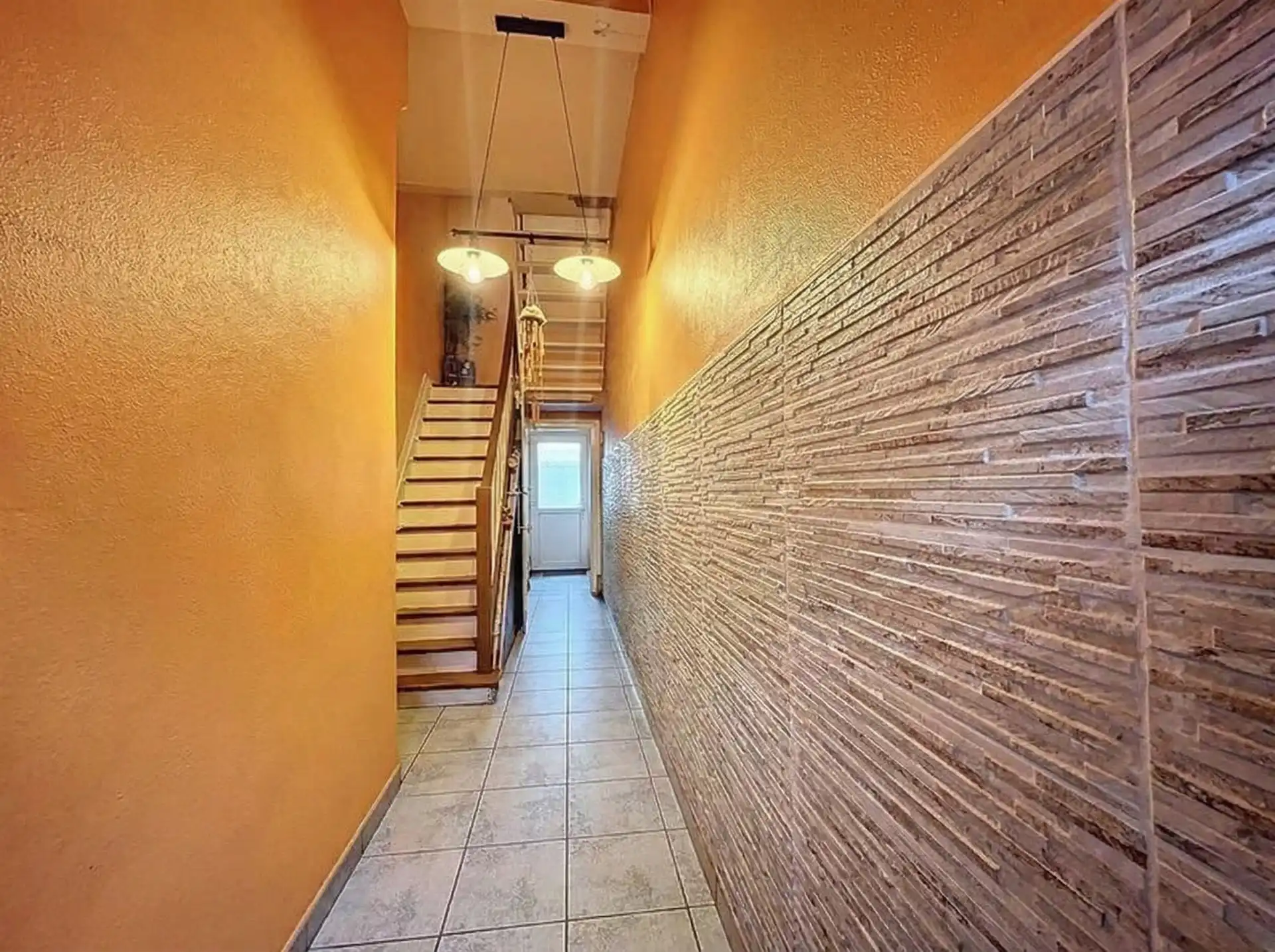 Charmante gezinswoning met 3 slaapkamers en aangename veranda! foto 7