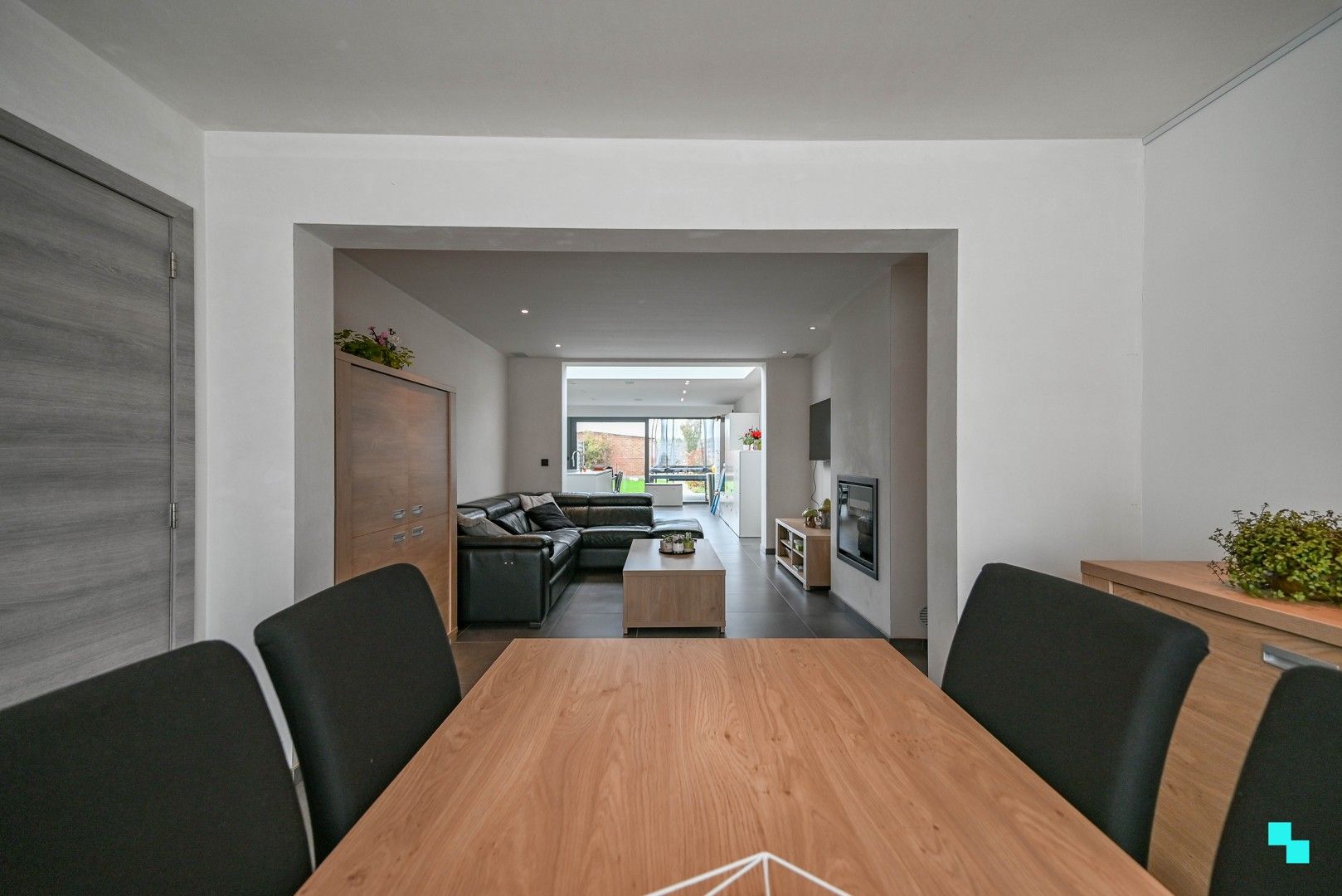 Recent gerenoveerde gezinswoning te Sint-Eloois-Winkel foto 11