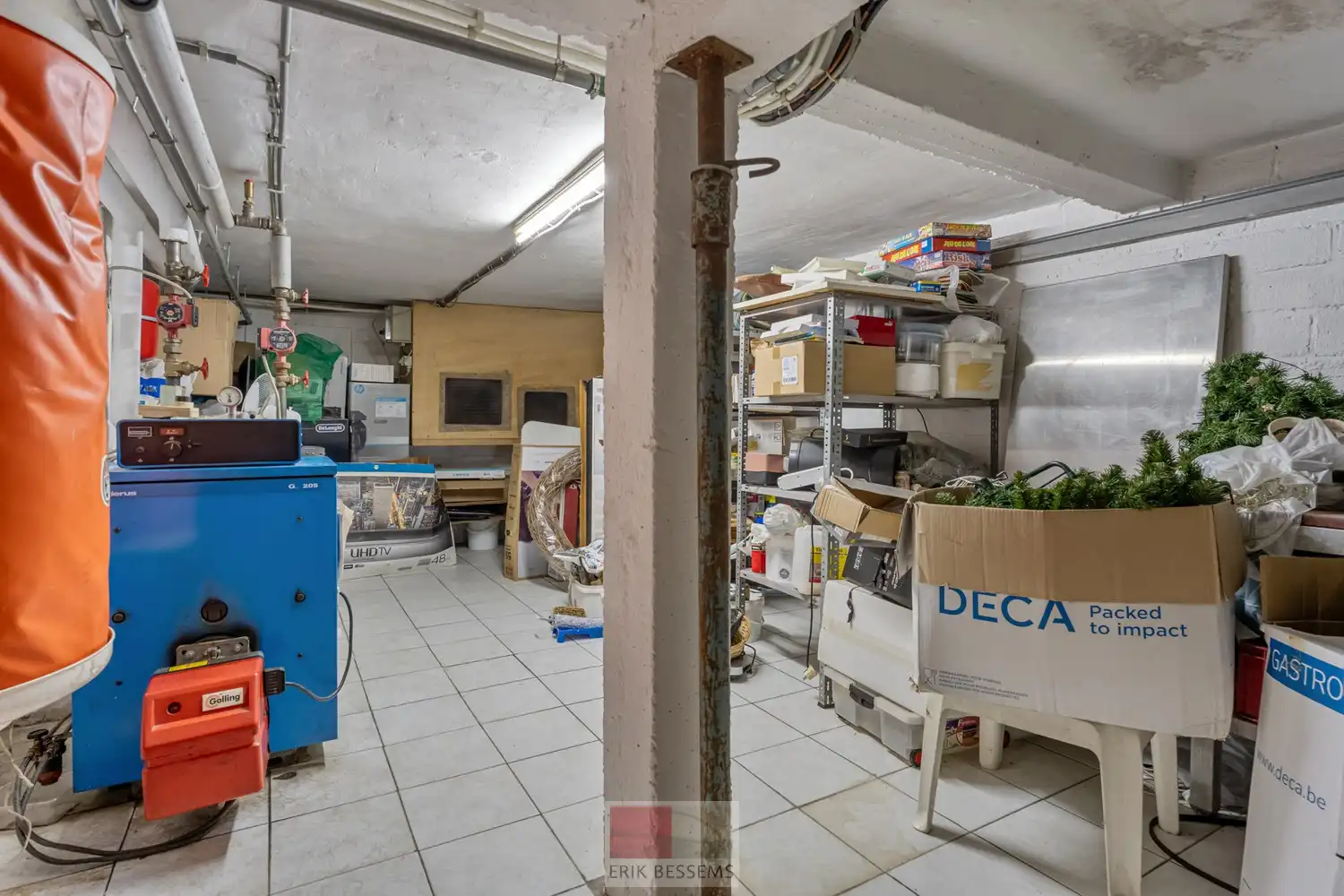 Charmante, op te frissen woning met 4 slaapkamers en inpandige garage. foto 31