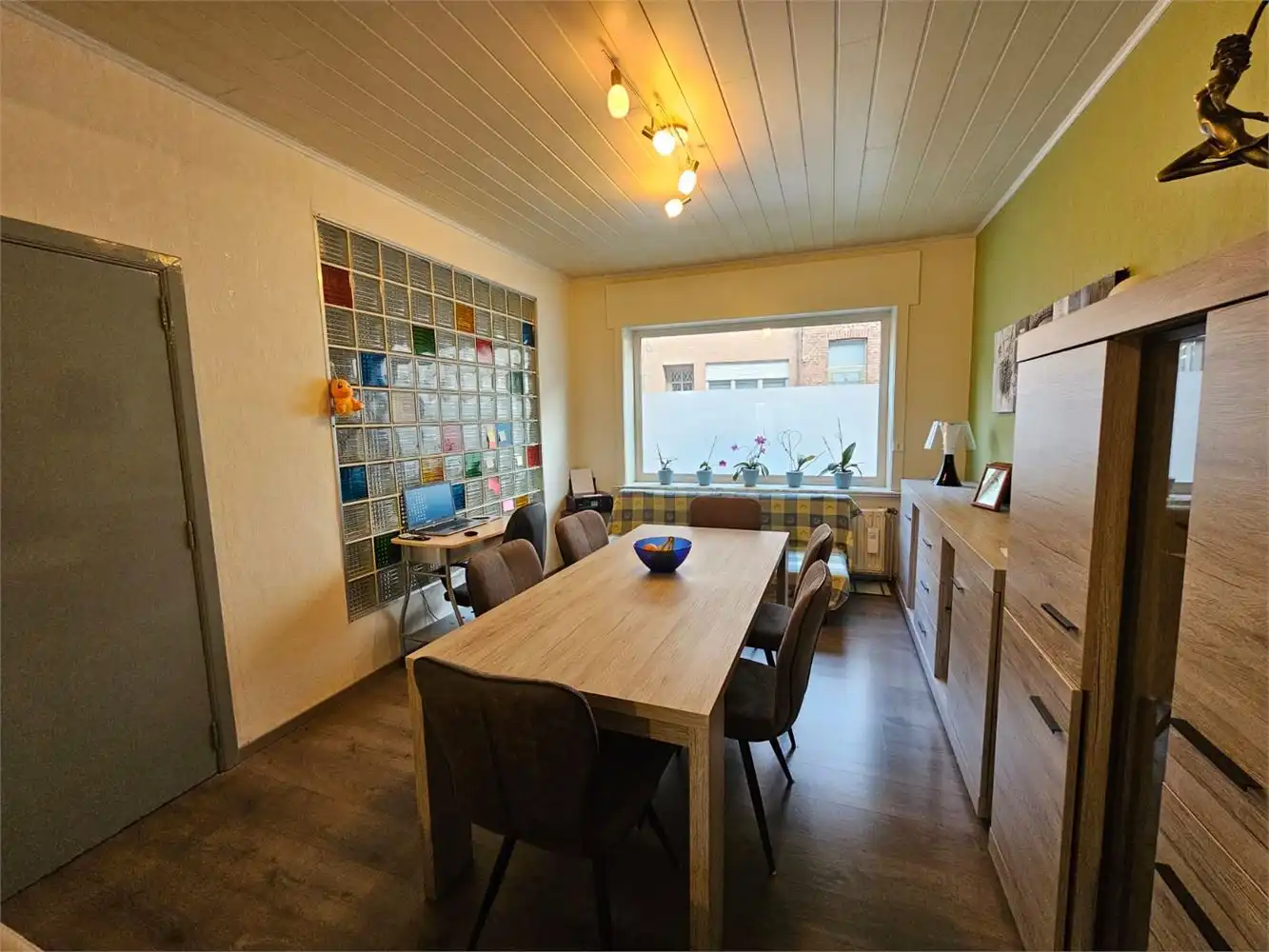 Ruime, praktische woning met tuin foto 8