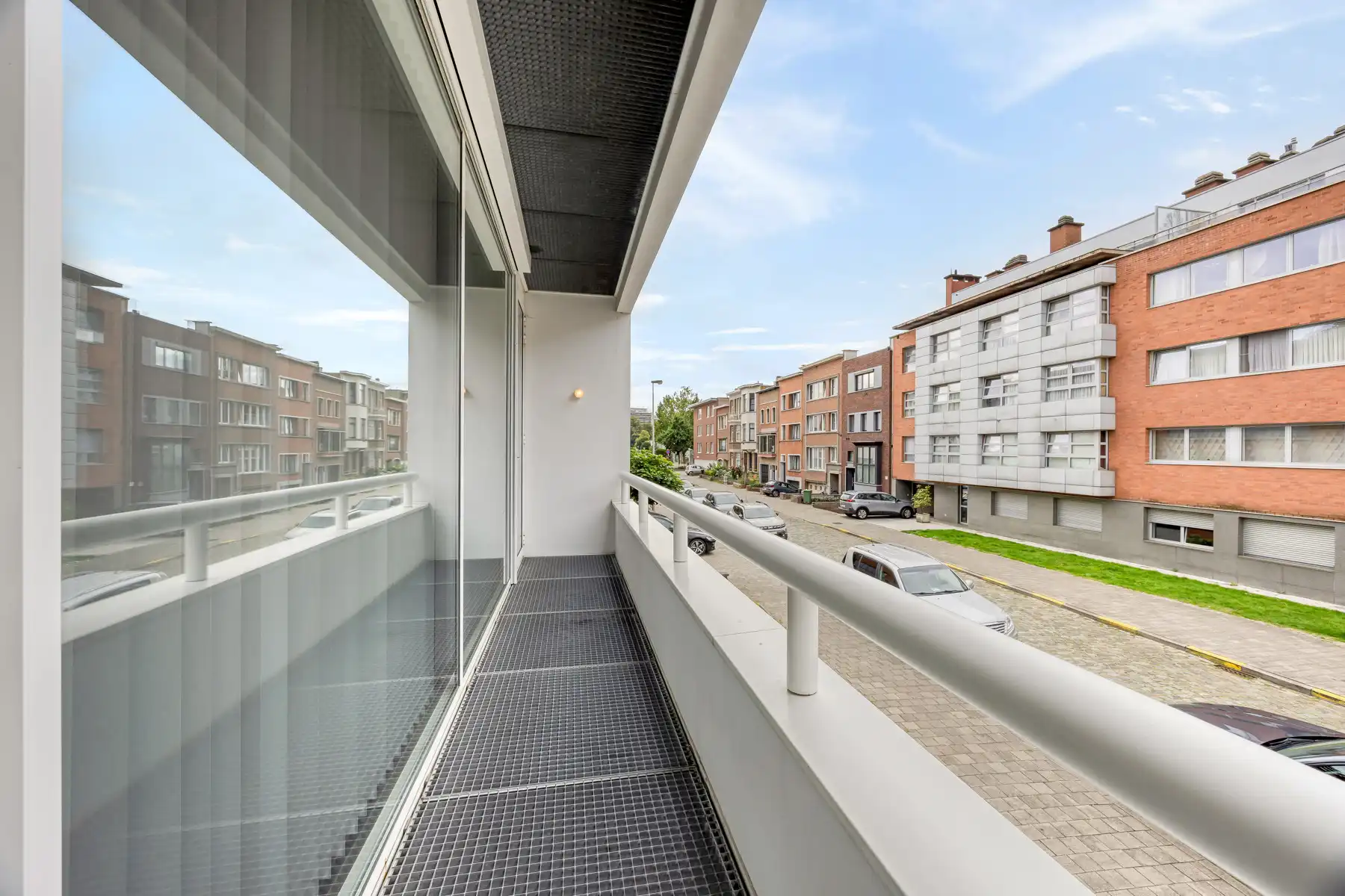 Karaktervolle architectenwoning op toplocatie: Zonnig terras, kamerhoge ramen en EPC B foto 11