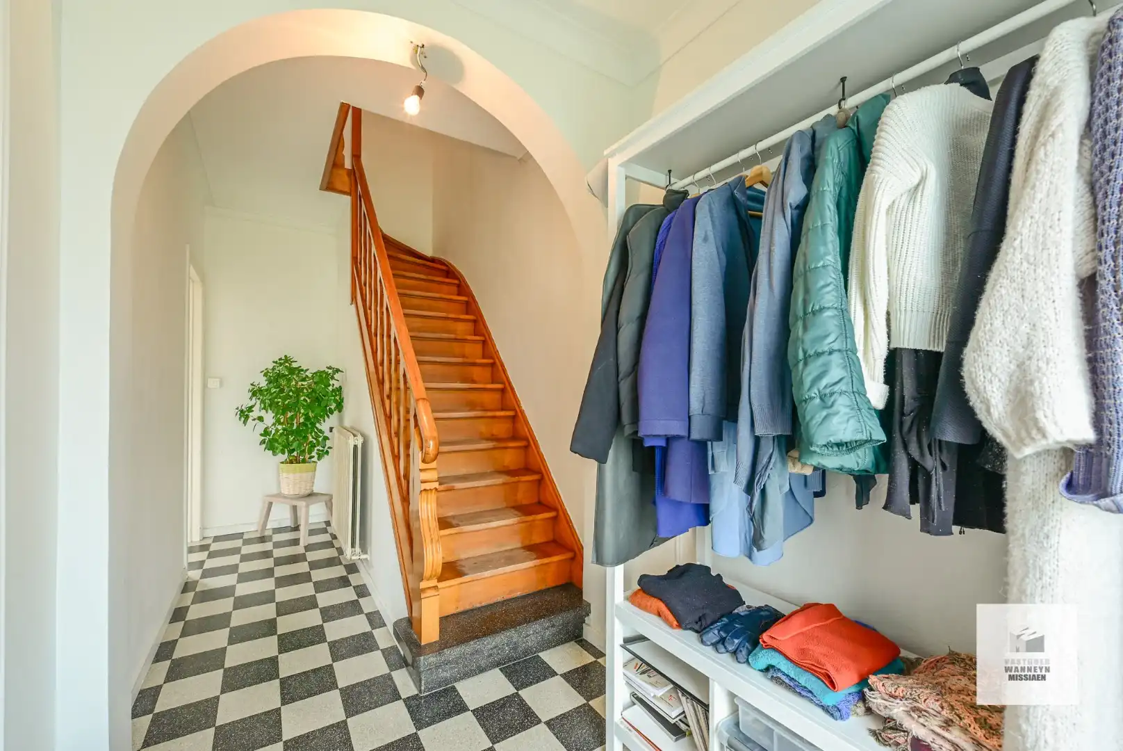 Ruime verder te renoveren gezinswoning op 332m2 met 3 slaapkamers (4de mogelijk) foto 10