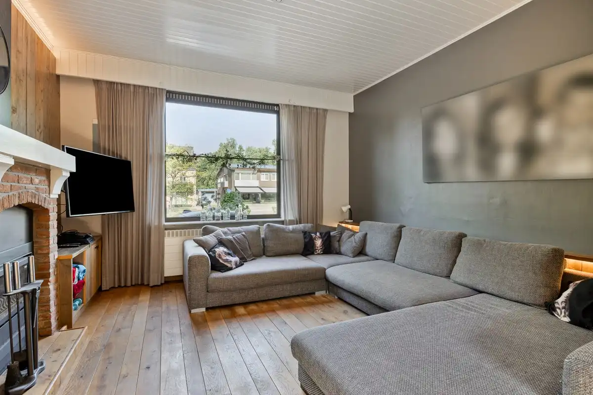 Ruim ingedeelde woning met 4 slpks op een mooi perceel van 21 are met achterliggend groen. foto 7