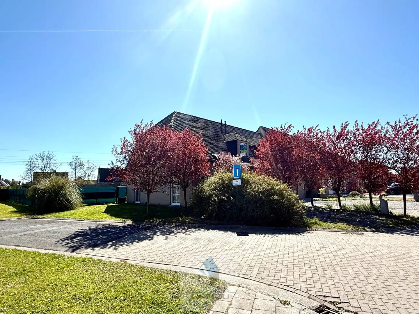 Charmante gezinswoning (HOB) met 3 slaapkamers, tuin en garage foto 2