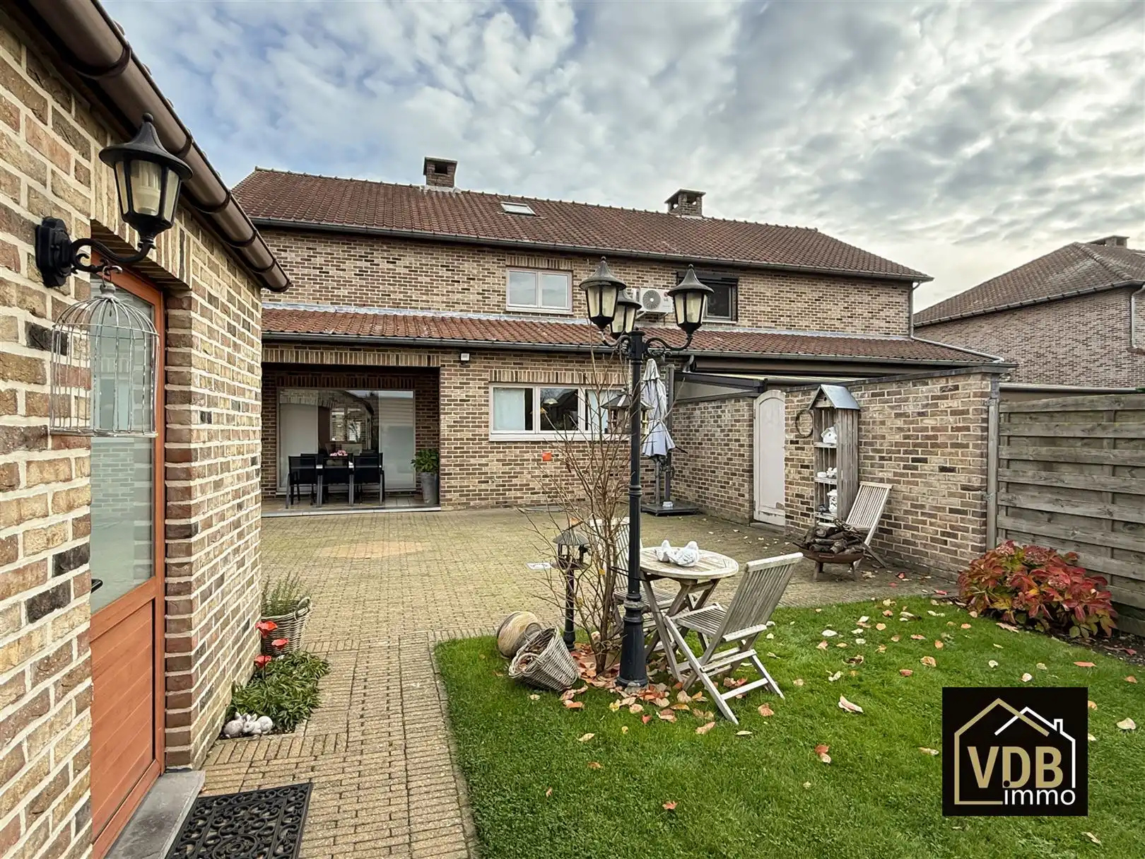 Instapklare halfopen bebouwing met 3 slaapkamers foto 82