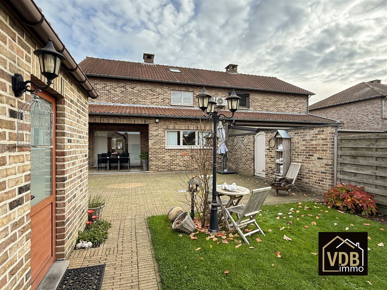 Instapklare halfopen bebouwing met 3 slaapkamers foto 82