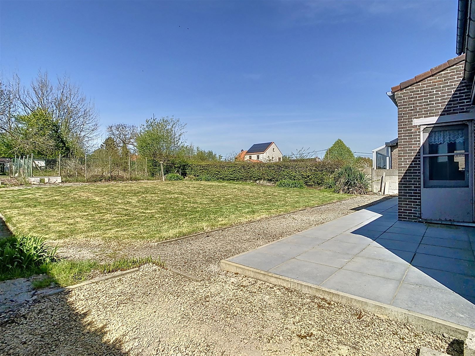 Ruime open bebouwing, 4 slpks, garage, tuin, 10a 54ca foto 8