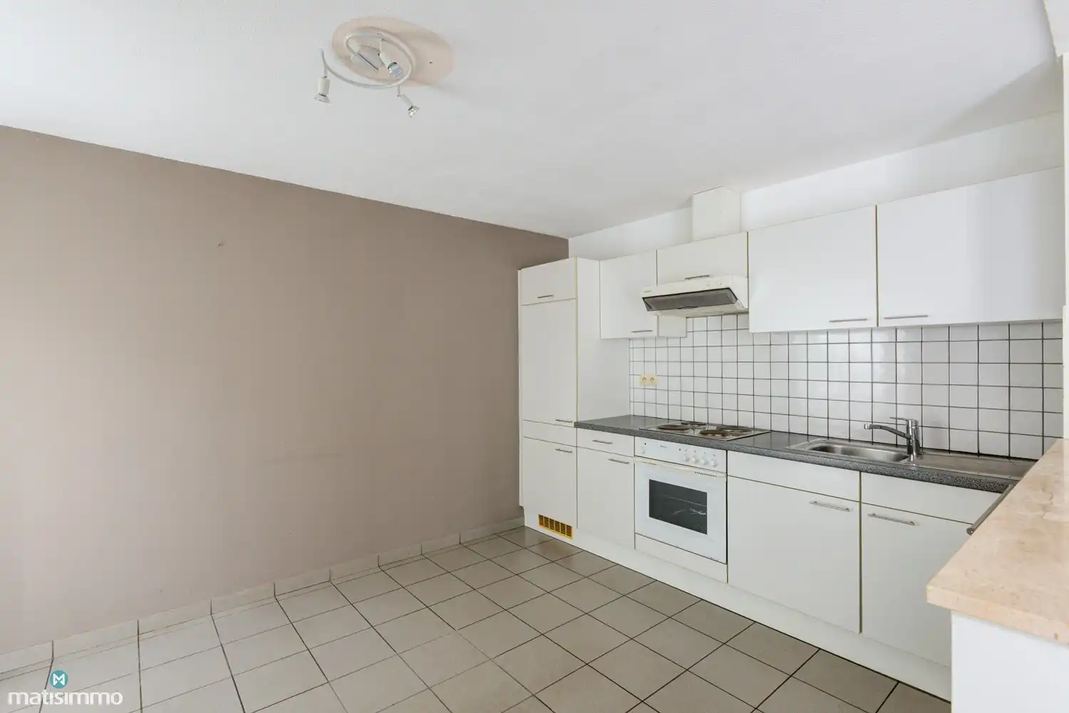 APPARTEMENT MET TWEE SLAAPKAMERS EN GARAGE IN HET CENTRUM VAN HOESELT foto 5