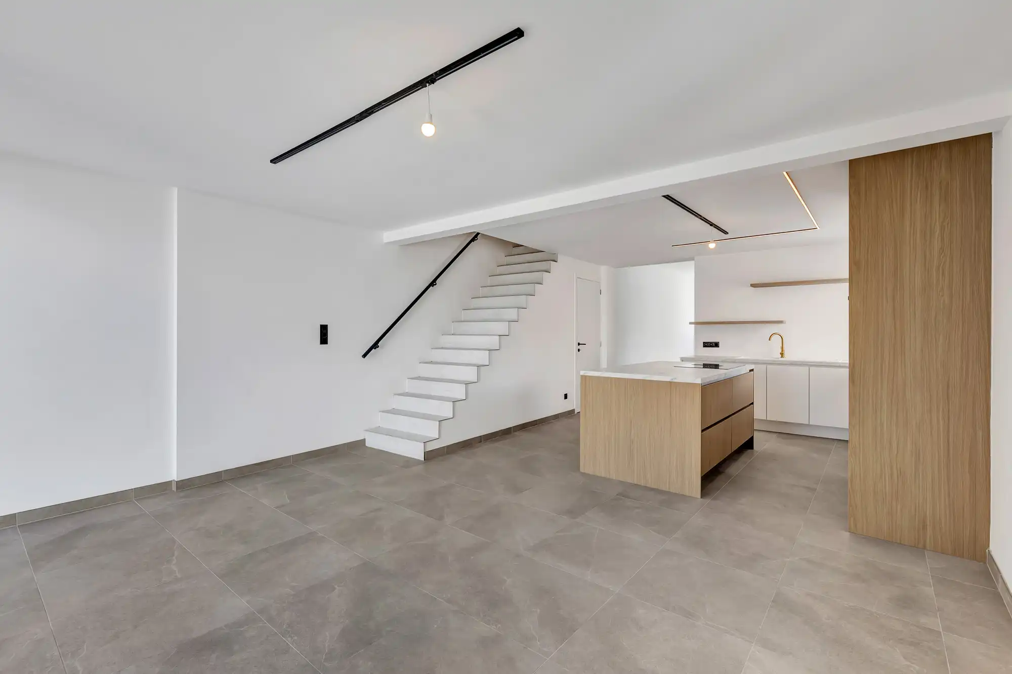 Volledig gerenoveerde woning met 3 slpks en tuin foto 3