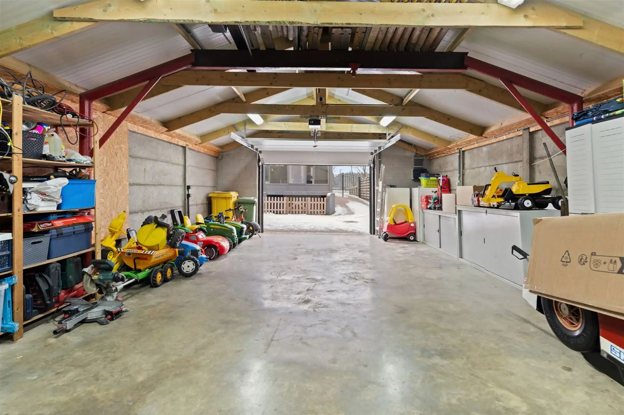 INSTAPKLARE GELIJKVLOERSE WONING MET RUIME GARAGE OP 2191M2 foto 25