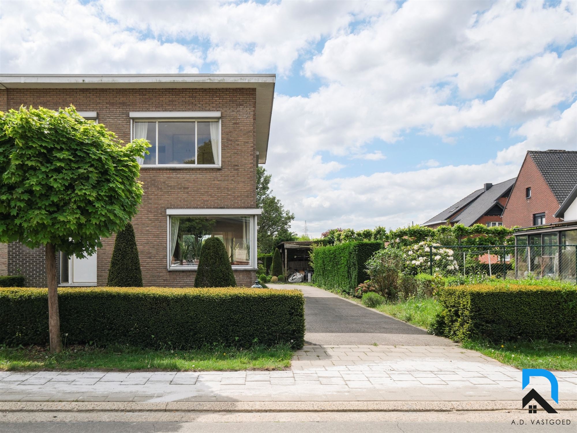 Halfopen bebouwing met tuin op toplocatie foto 26