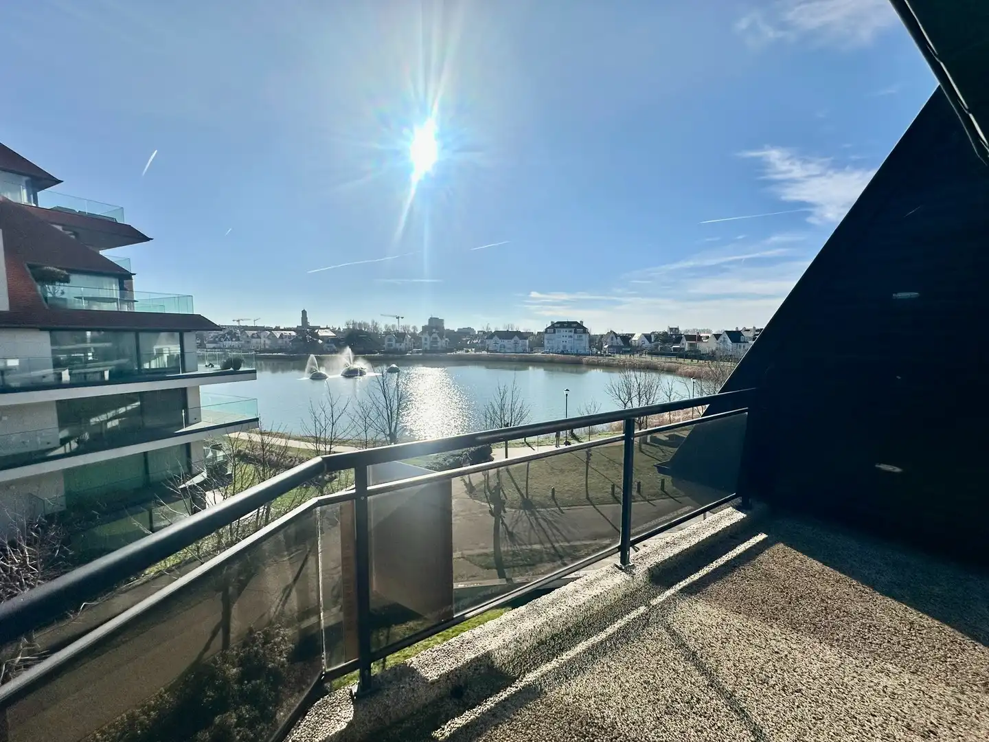 Ruim en zonnig appartement van 122 m² met open zicht op het Zegemeer. foto 3