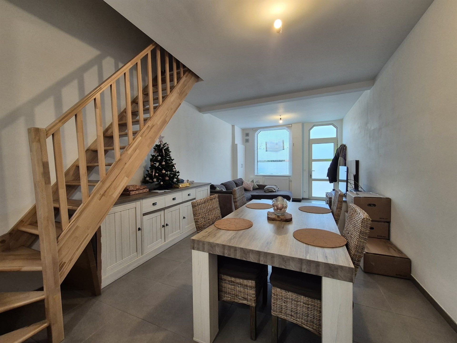 Gerenoveerde knusse rijwoning met tuin.  foto 3