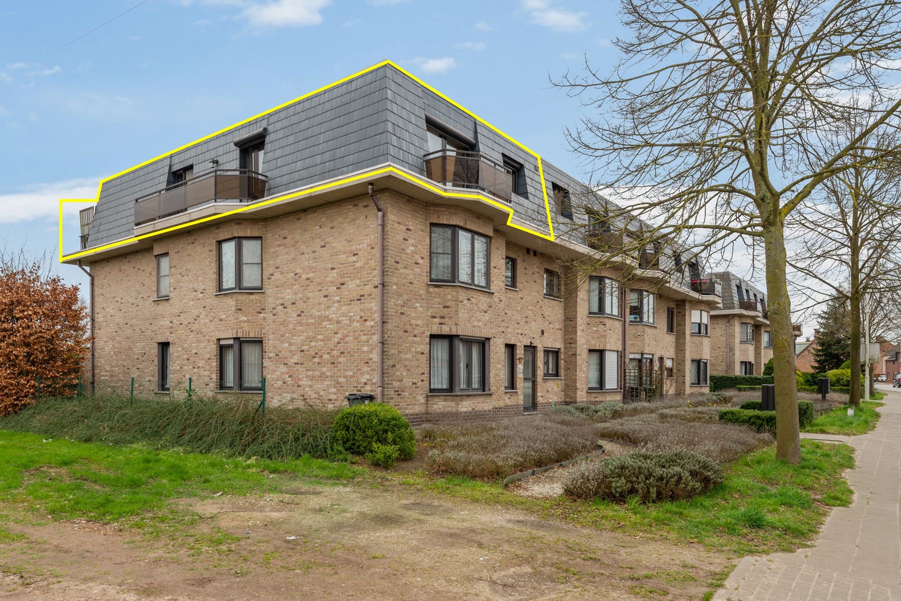 Hoekappartement met garagebox op wandelafstand van centrum foto {{pictureIndex}}