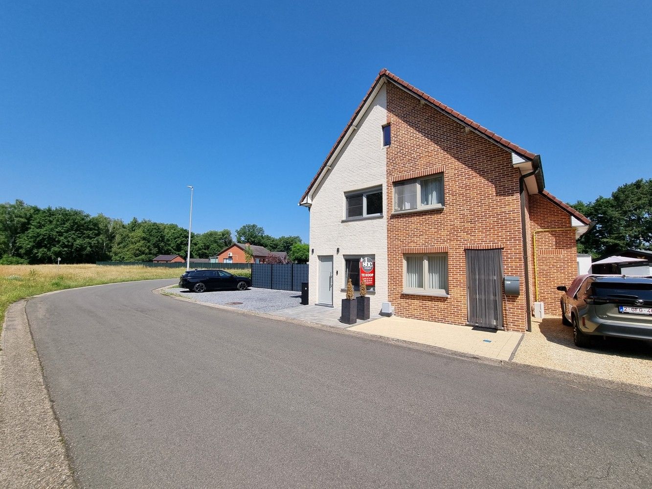 Mooie, gerenoveerde woning met prachtig terras en ruime tuin foto 36