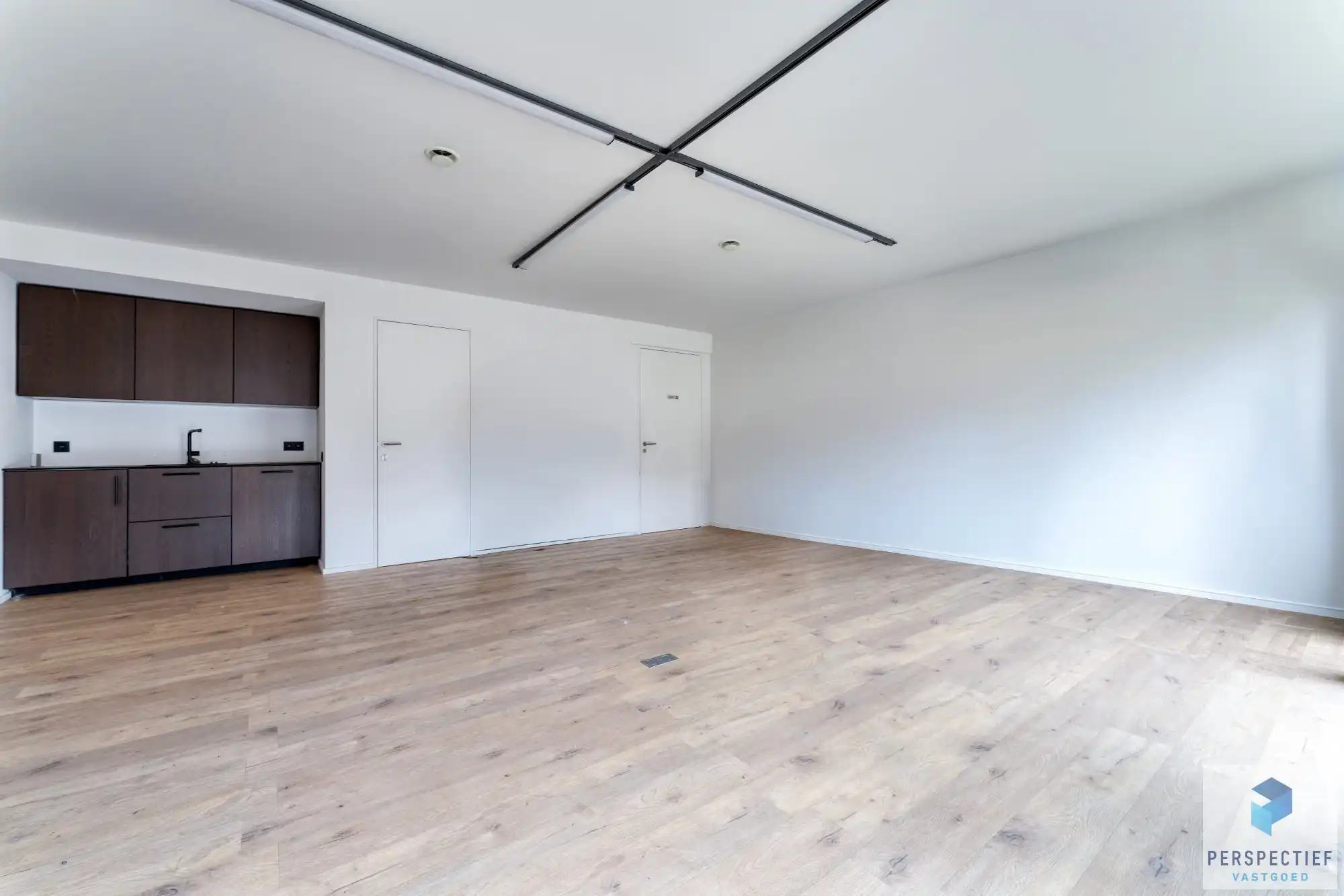 Centraal gelegen handelsgelijkvloers/ appartement foto 9