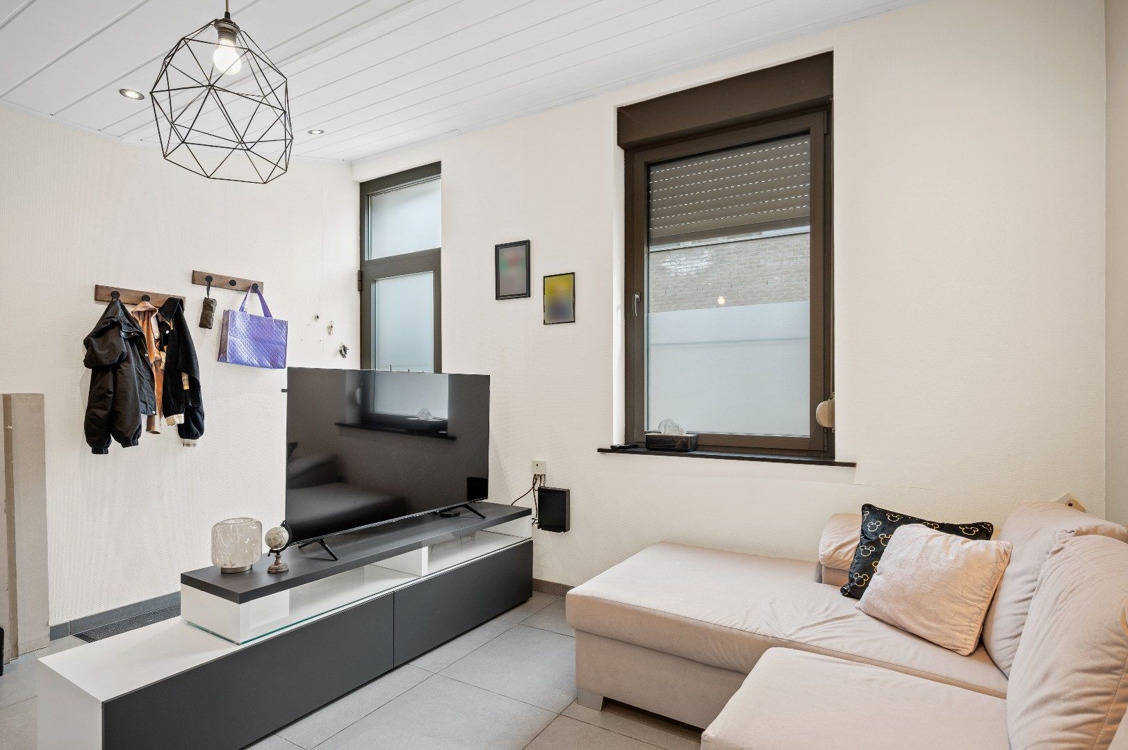 Af te werken rijwoning op de Tiense stadsrand foto 9