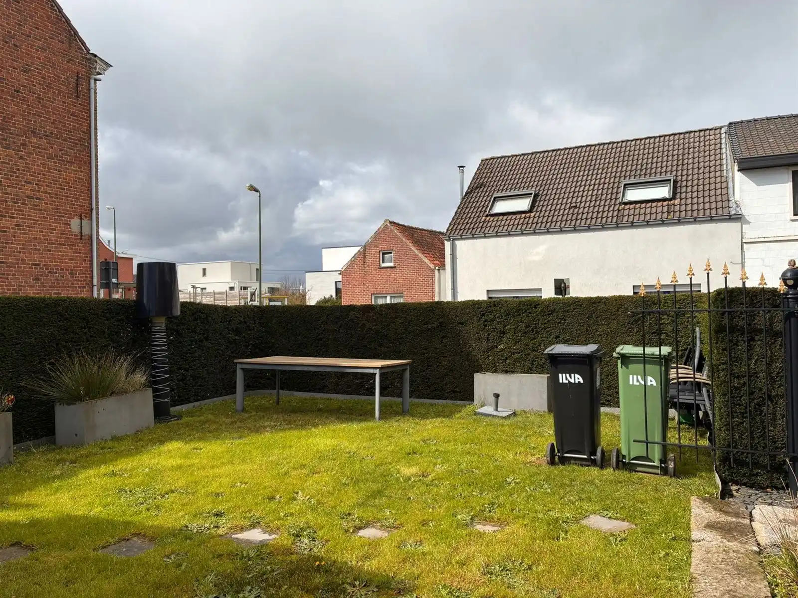 Ruim appartement, twee slaapkamers en tuin foto 14