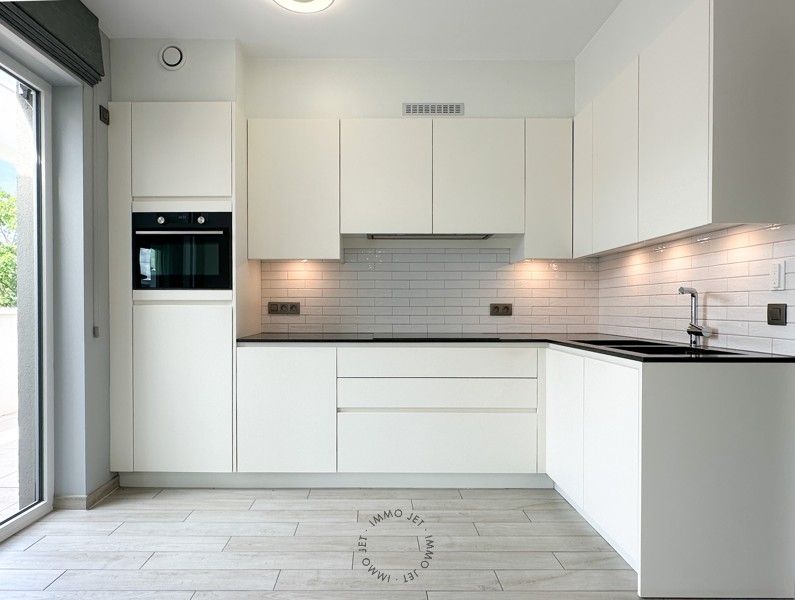 Instapklaar appartement met twee slaapkamers en terras foto 8