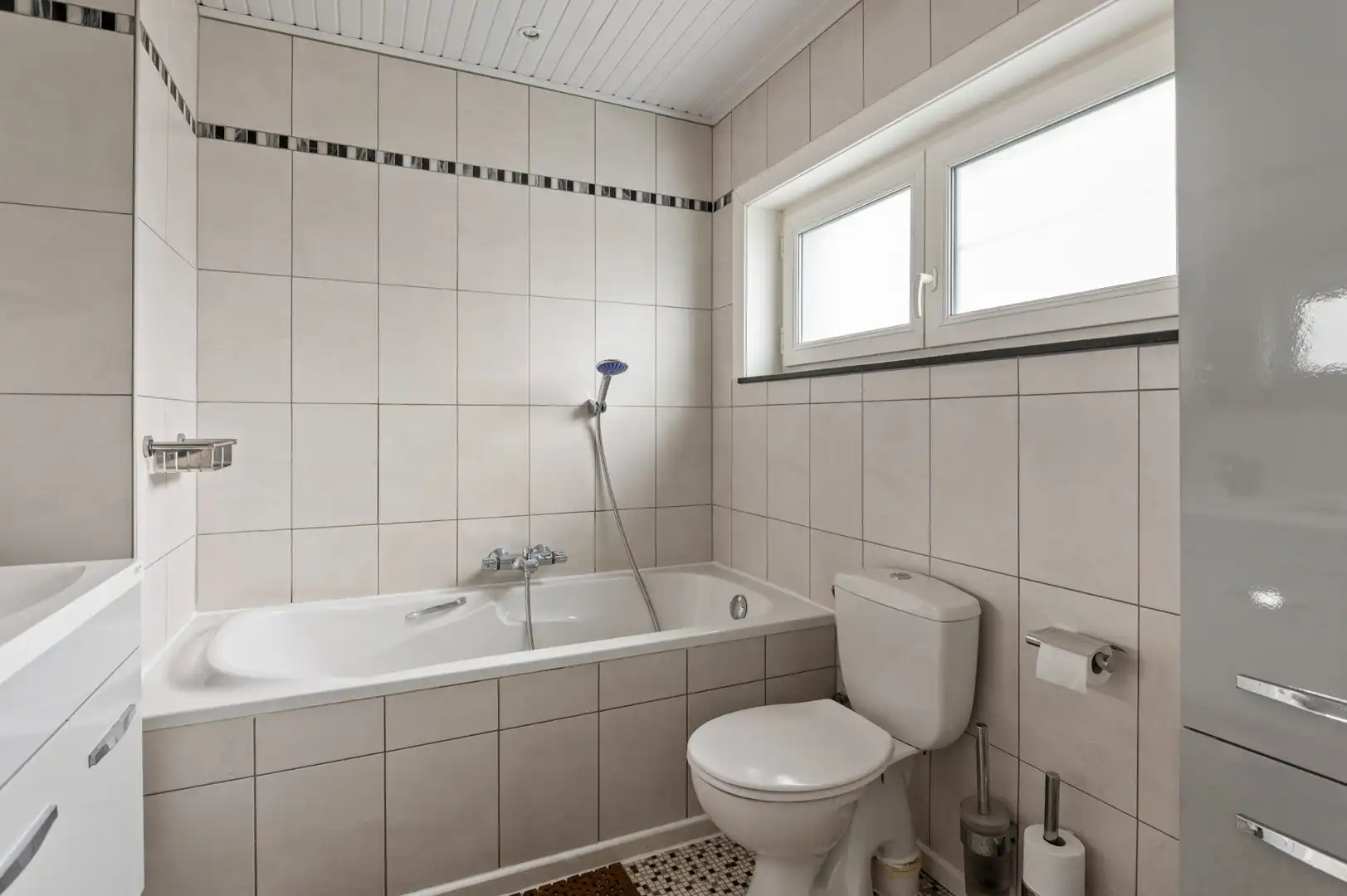 Instapklare woning met tuin, garage en 3 slpkmrs! foto 9