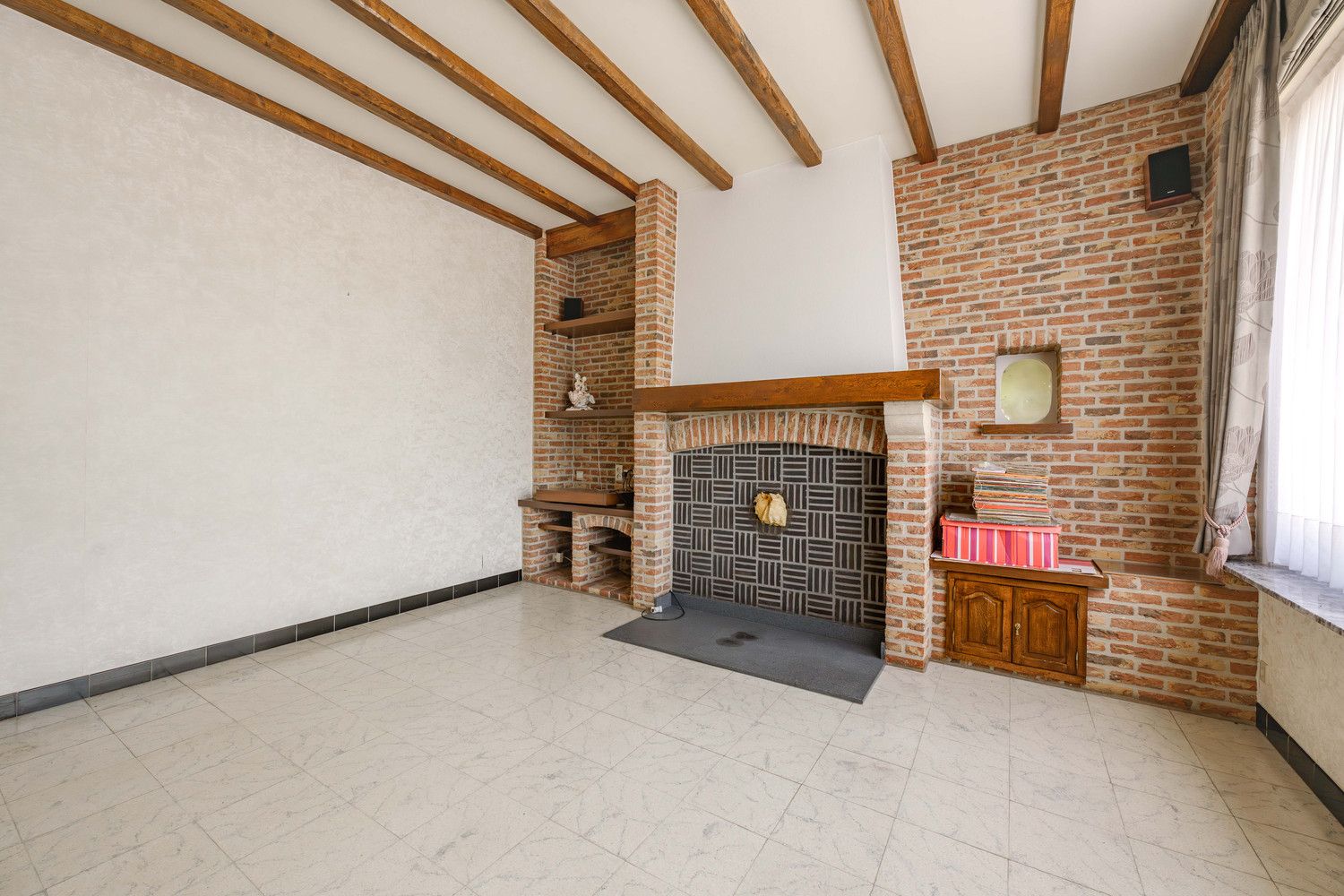 Totaal te renoveren woning te Ardooie. foto 5