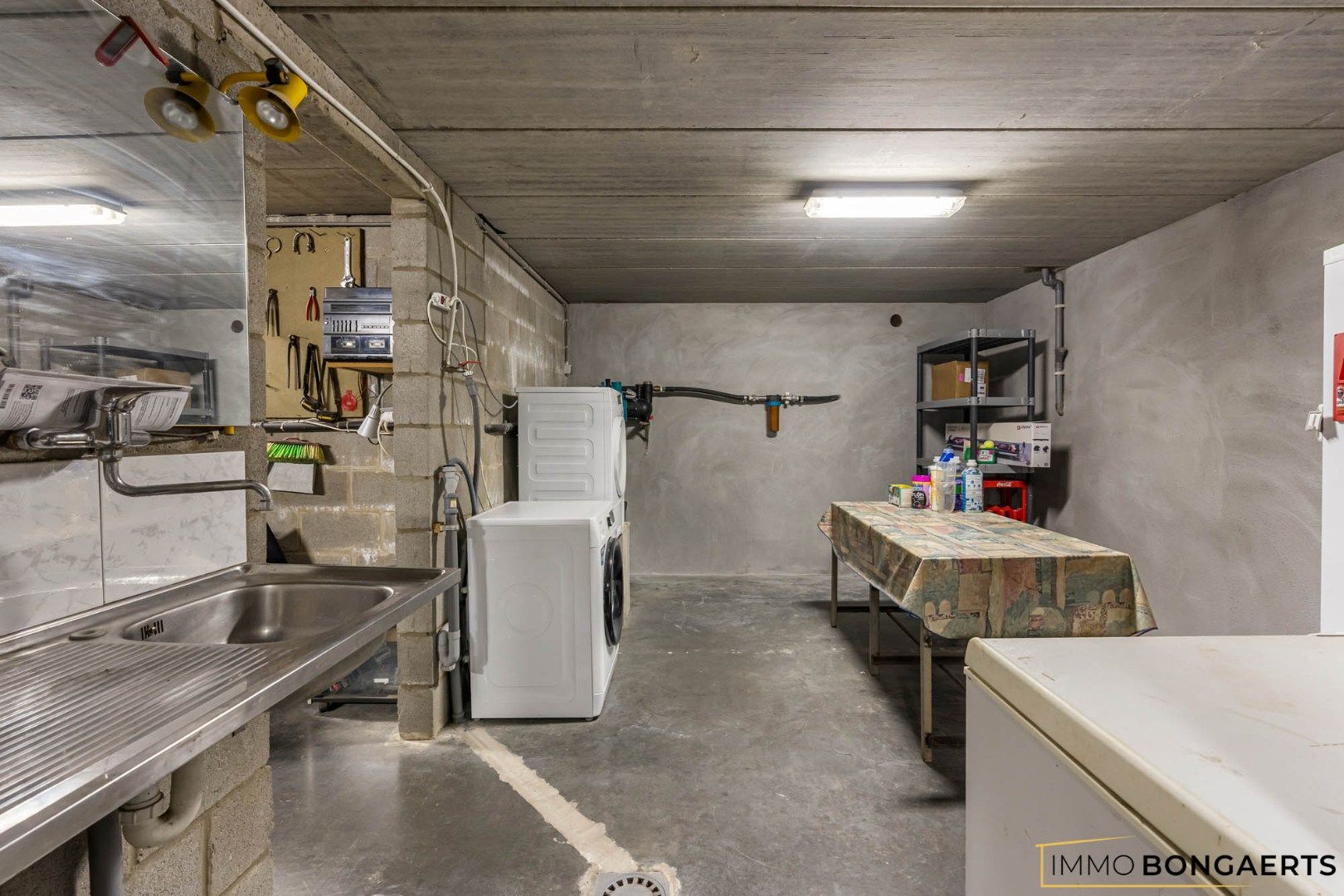 Instapklare woning met 4 slaapkamers en zwembad foto 30