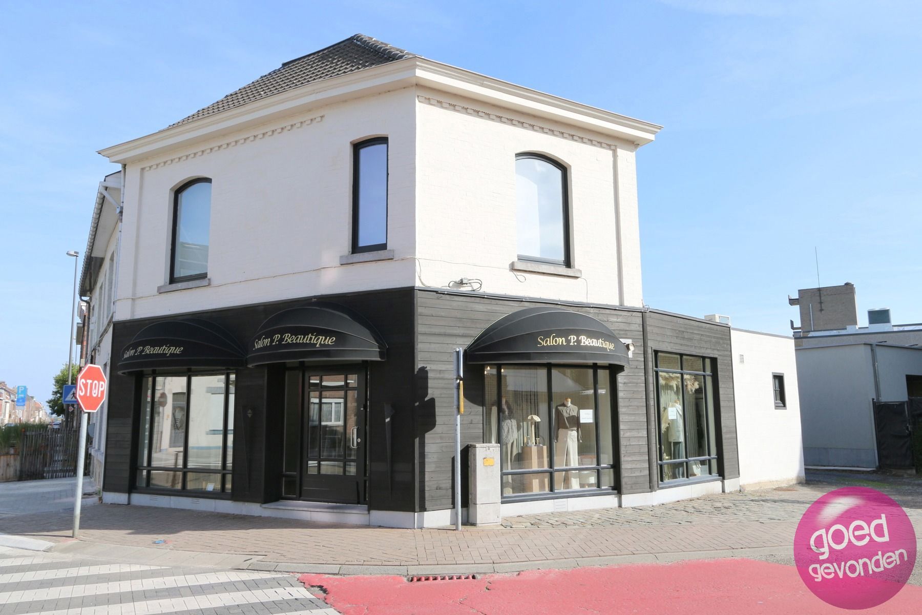 Handelspand - veel etalage - parking - woonst mogelijk -  foto {{pictureIndex}}