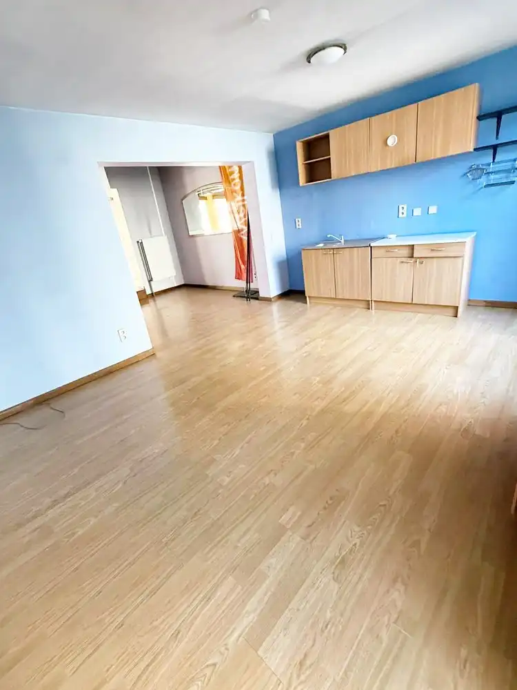 Handelsgebouw met verdiep te huur op topligging in centrum Ninove foto 12