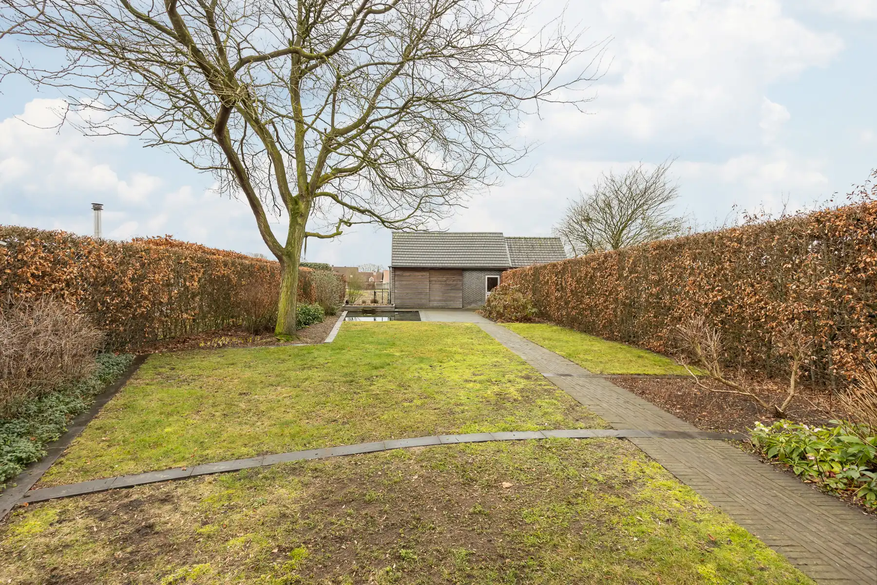 Ruime gezinswoning met tuin in een doodlopende straat. foto 19