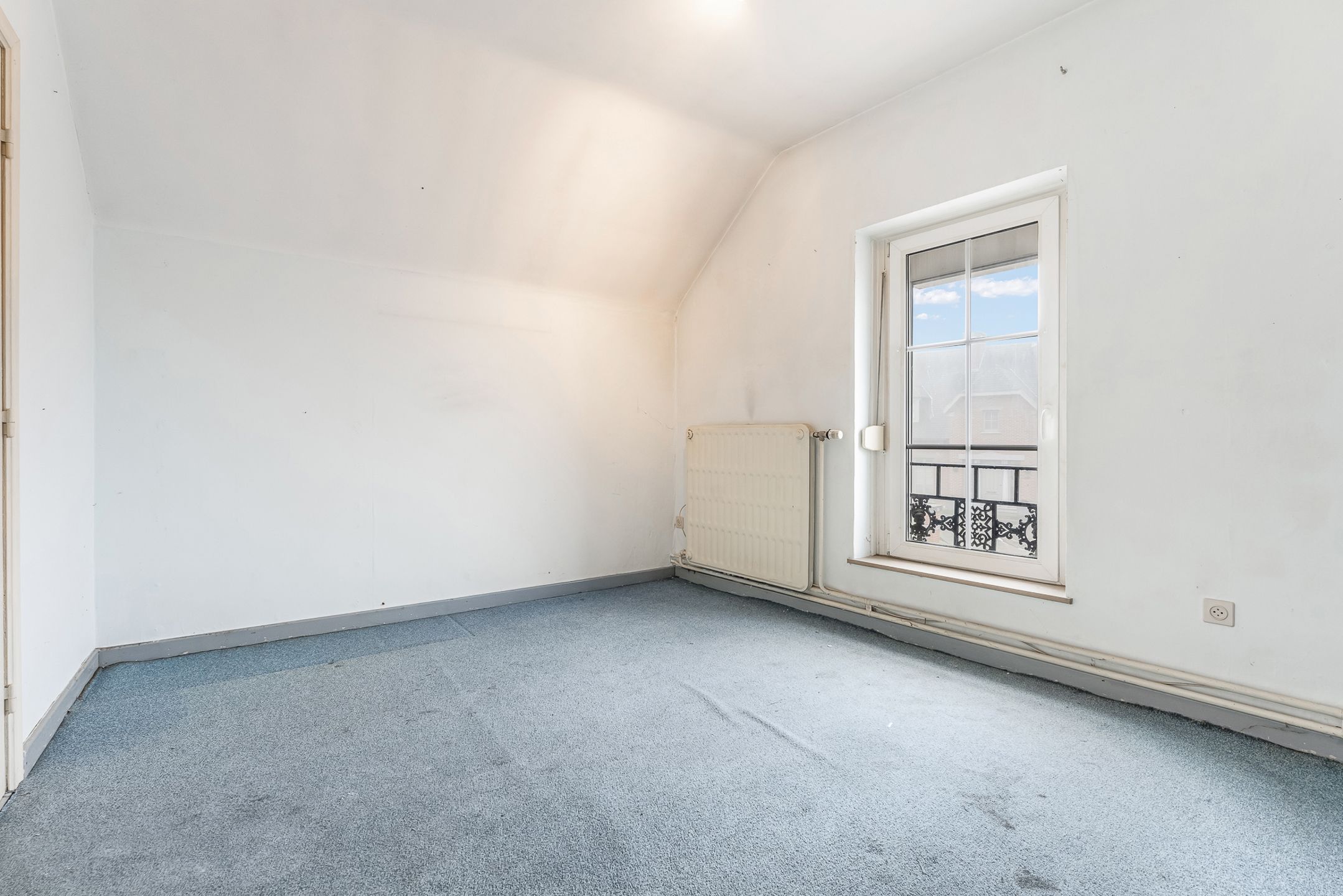 Te renoveren woning inclusief loods te Zichen foto 12
