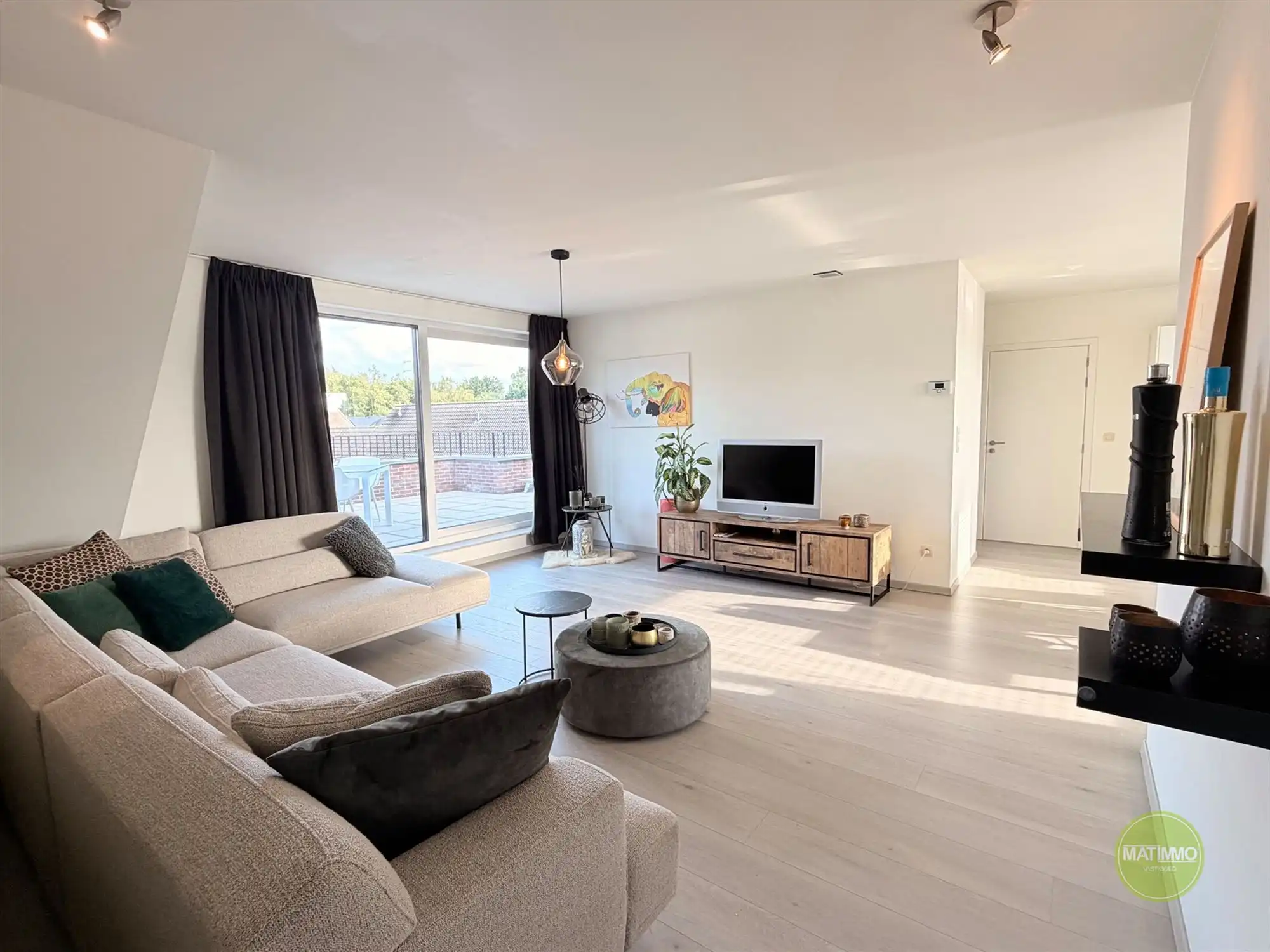 BEMEUBELD DAKAPPARTEMENT MET RUIM TERRAS IN MOL foto 4