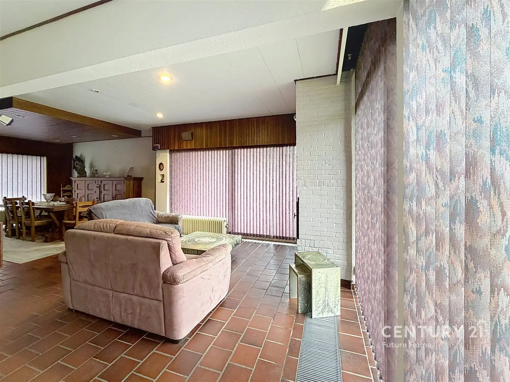 Karaktervolle architecturale woning met veel potentieel foto 7
