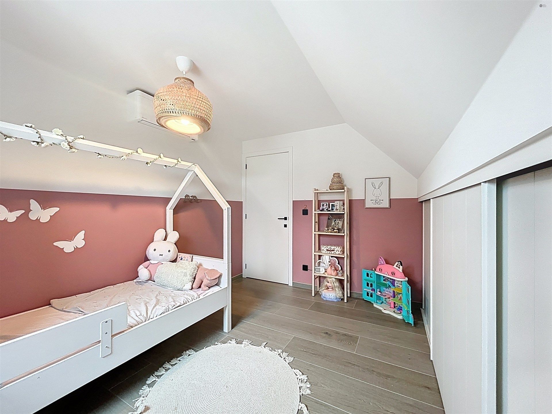 Half open bebouwing met 4 slaapkamers en ruime garage op perceel van 518m² foto 20