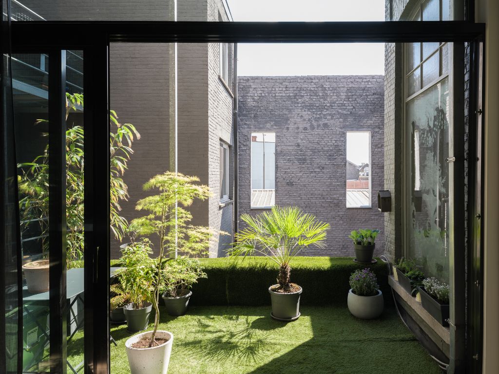 Bijzondere ‘Fin de siècle’ herenwoning, rustig gelegen nabij Dok-Noord. foto 14