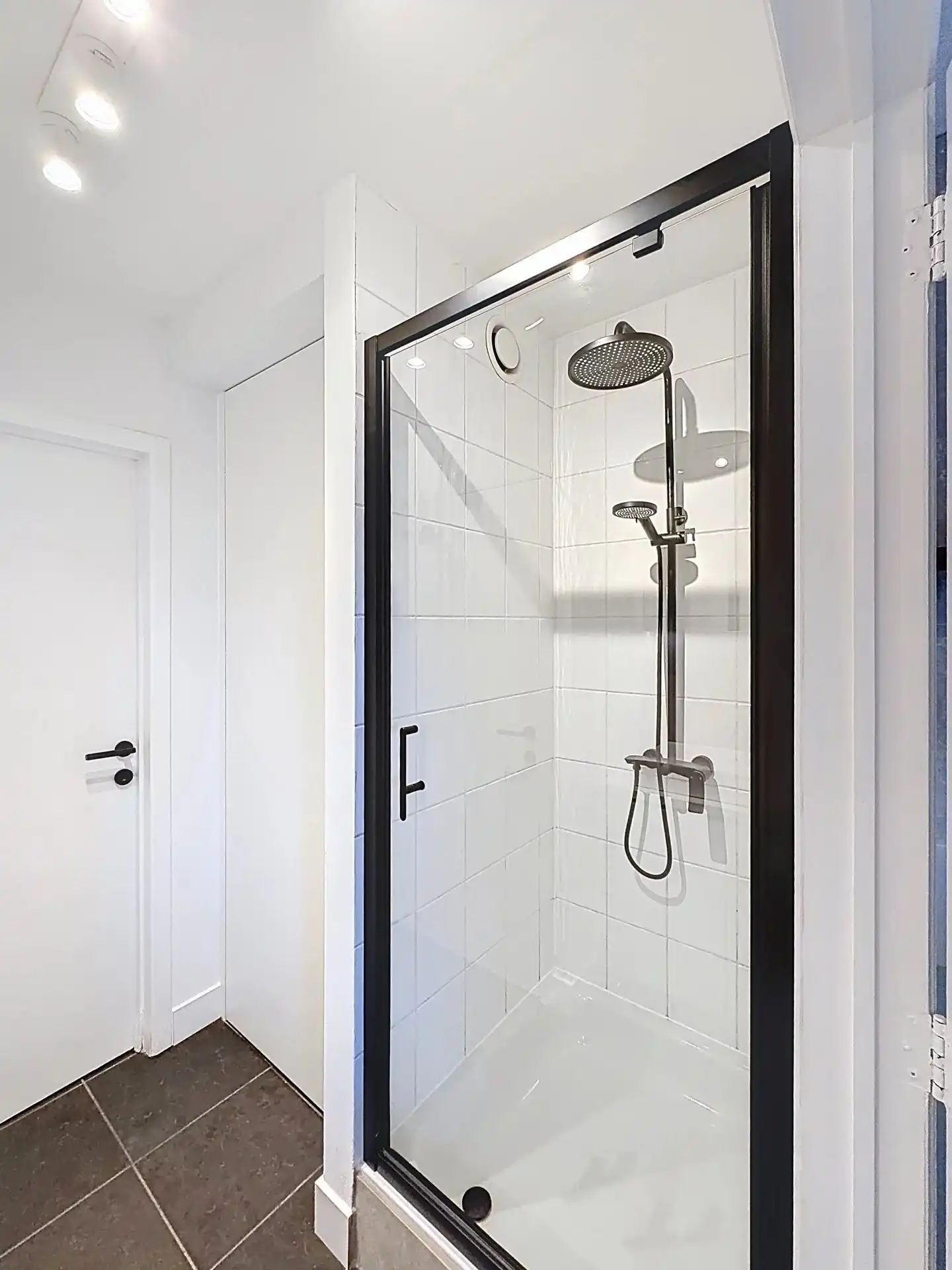 Zeer gezellig gelijkvloers appartement met 1 (mog. 2) slaapkamers, tuin, terras en staanplaats. foto 8