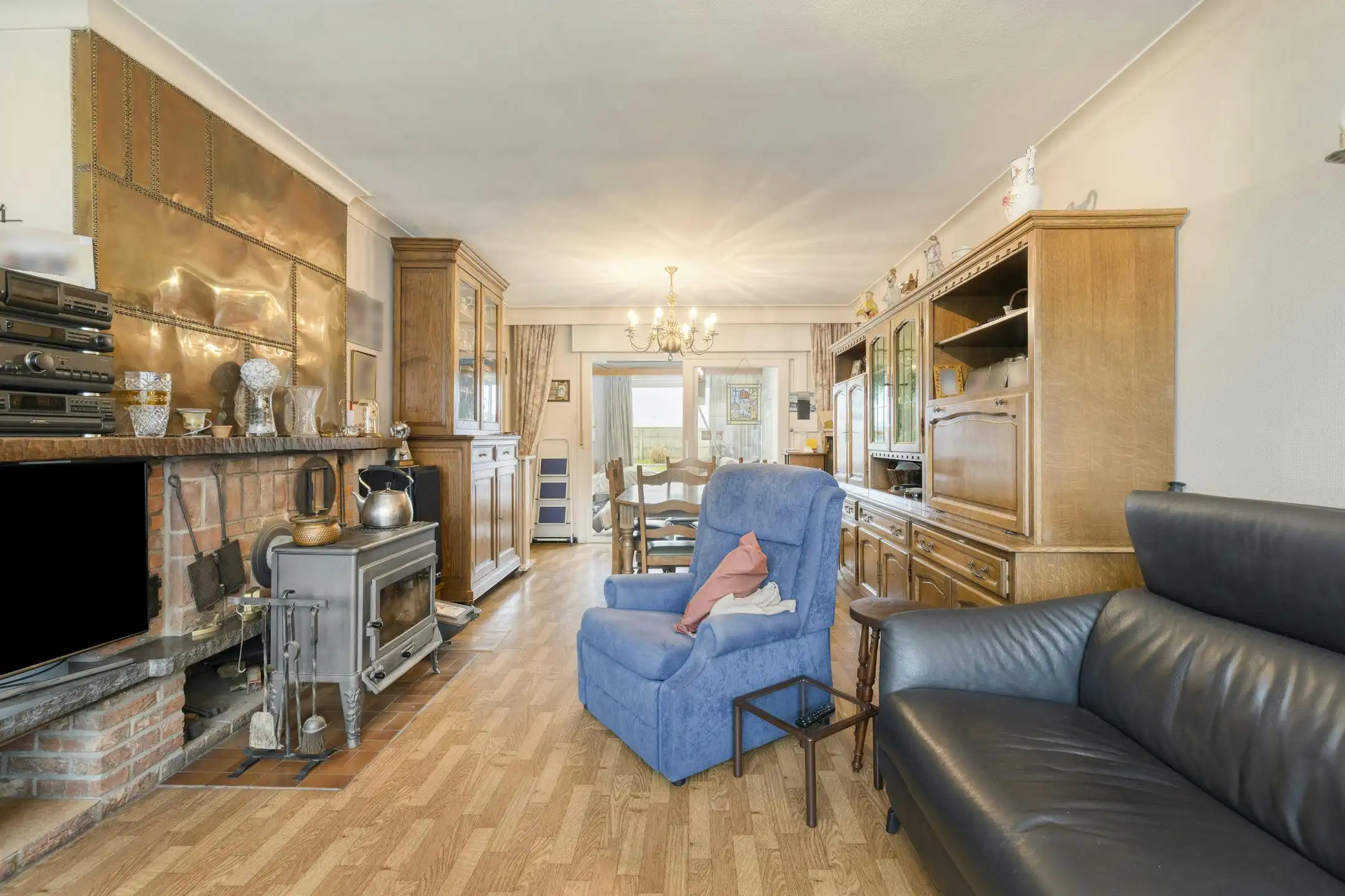 Ruime halfopen woning met 4 slaapkamers op 558m² te Veurne. foto 3