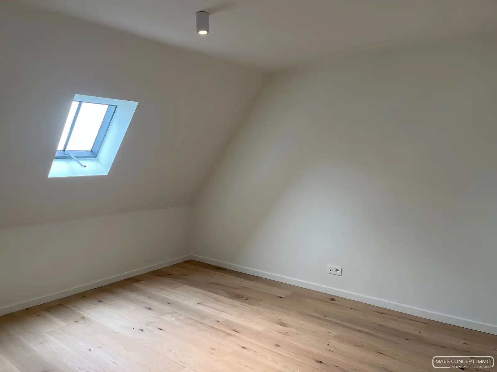 Ruime nieuwbouwwoning te huur in centrum Otegem foto 12