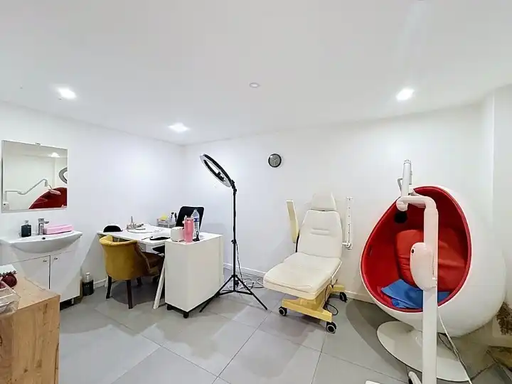 Ruim handelspand met wellness, tuin en tal van mogelijkheden op 1.360 m² grond foto 6