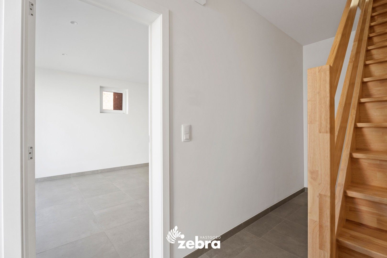 Volledig gerenoveerde woning met drie slaapkamers te Meulebeke! foto 11
