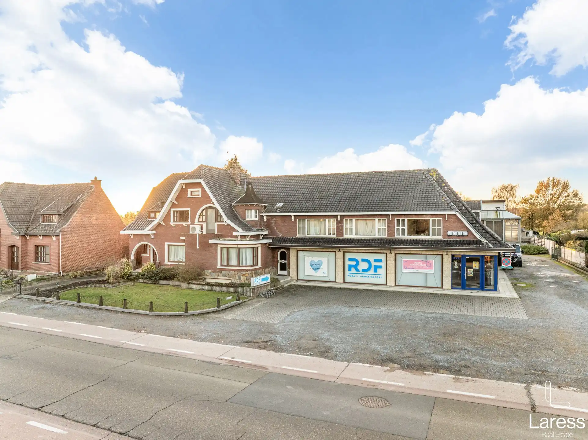 Commercieel te koop foto {{pictureIndex}}