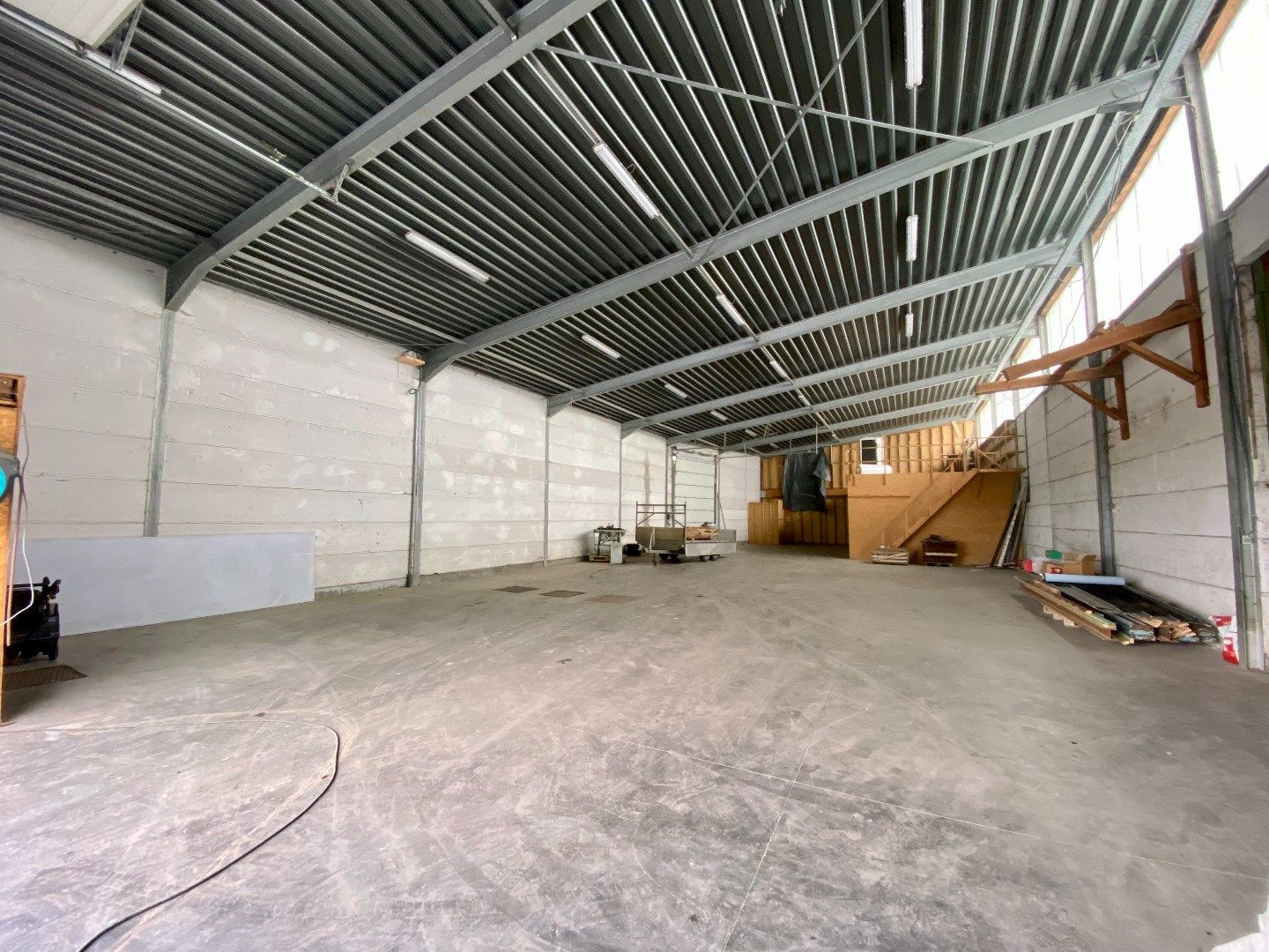 LOODS EN GARAGE MET WOONST OP EEN PERCEEL VAN 5600M² TE ZONNEBEKE foto 5